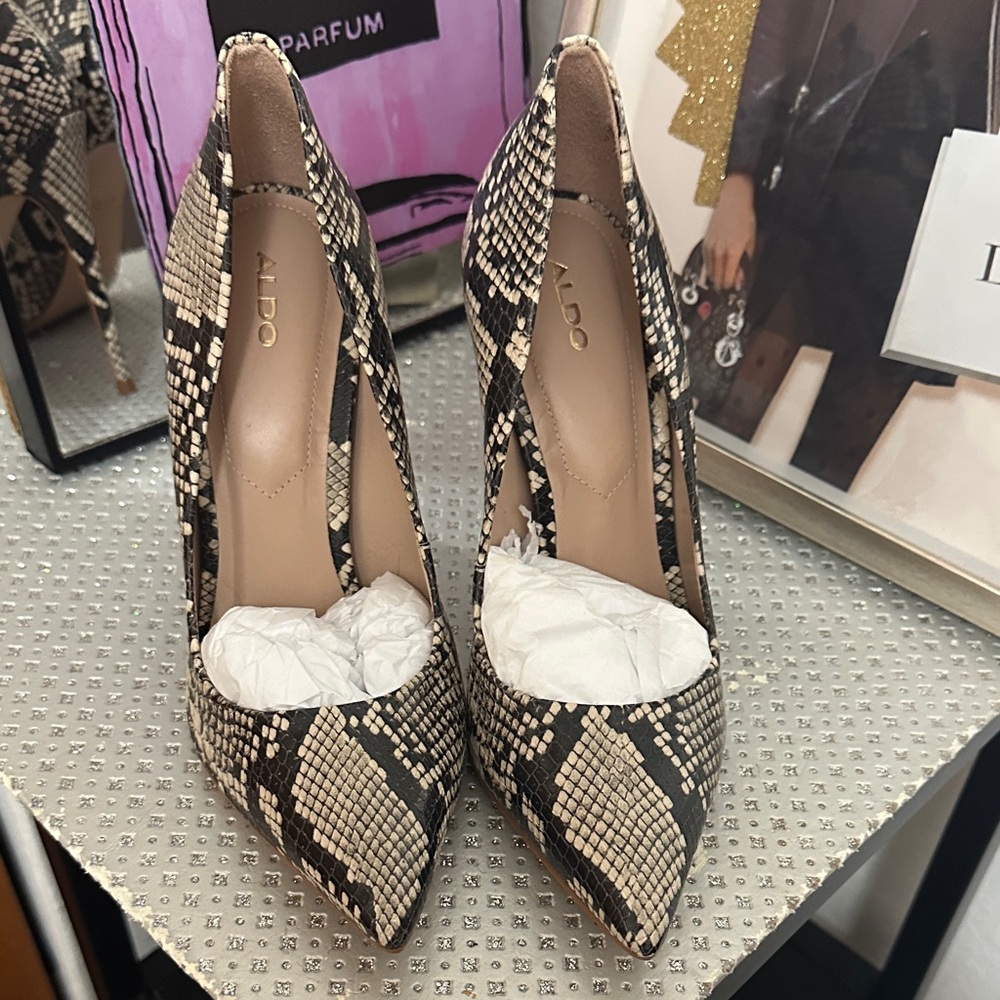 Aldo Black and Cream Snakeskin Heels EUC